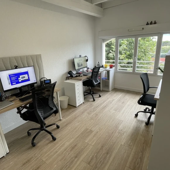 Bureau privé 14 m² 3 postes Coworking Rue Pierre Semard Le Soler 66270 - photo 2