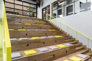 Deskopolitan Voltaire