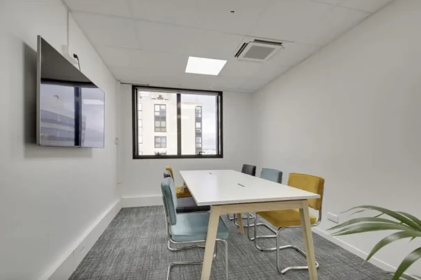 Bureau privé - 92300 - 6 postes - 2700€