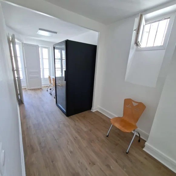 Bureau privé 65 m² 6 postes Location bureau Rue Saint Denis Paris 75002 - photo 6