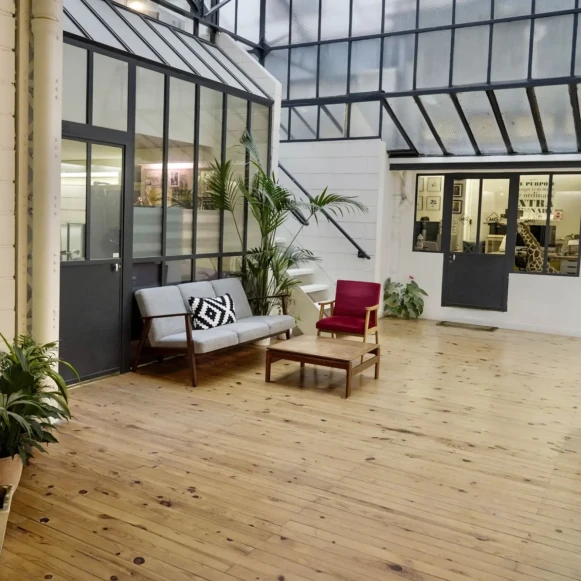 Bureau privé 55 m² 12 postes Coworking Rue Joseph de Maistre Paris 75018 - photo 1