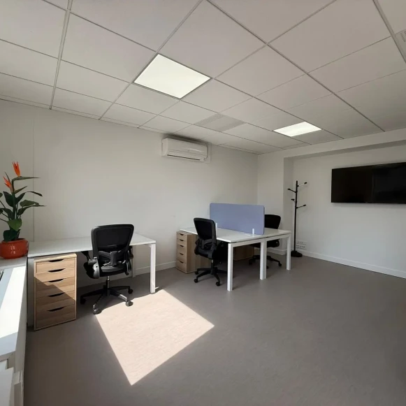 Bureau privé 25 m² 5 postes Location bureau Avenue de Malakoff Paris 75016 - photo 2