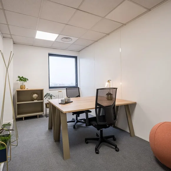 Bureau privé 13 m² 2 postes Coworking Avenue André Diligent Roubaix 59100 - photo 1