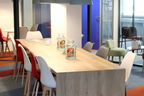 Bureau privé - 26000 - 2 postes - 716€