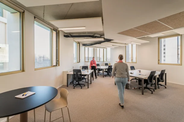 Bureau privé - 33800 - 12 postes - 3870€