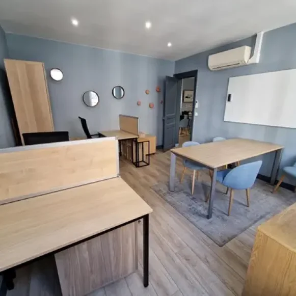 Bureau privé 17 m² 5 postes Location bureau Rue de Surène Paris 75008 - photo 2