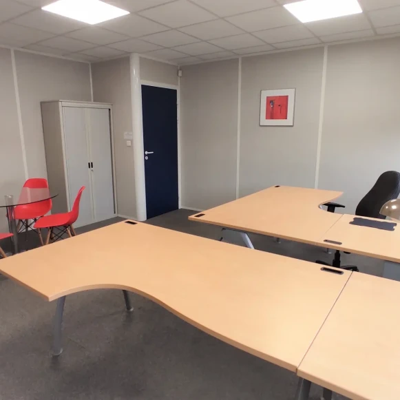 Bureau privé 21 m² 3 postes Location bureau Chemin de la Crabe Toulouse 31300 - photo 3