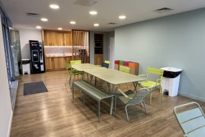 Open Space - 75018 - 4 postes - 270€