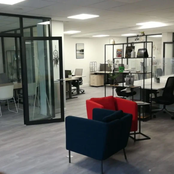 Open Space  6 postes Coworking Avenue de la Libération Le Plessis-Robinson 92350 - photo 1