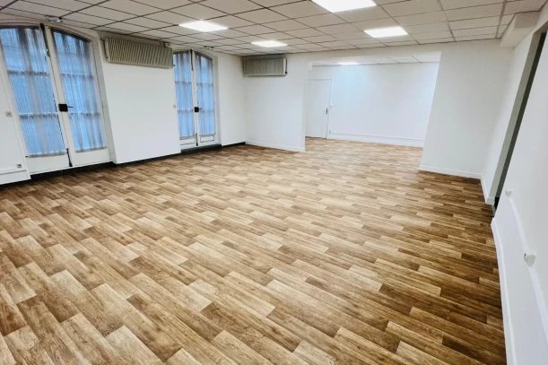 Espace indépendant - 75004 - 26 postes - 13000€