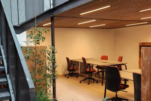 Open Space - 69230 - 18 postes - 265€