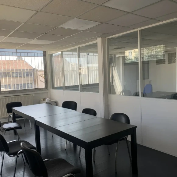 Bureau privé 25 m² 6 postes Coworking Rue Rabelais Montreuil 93100 - photo 12