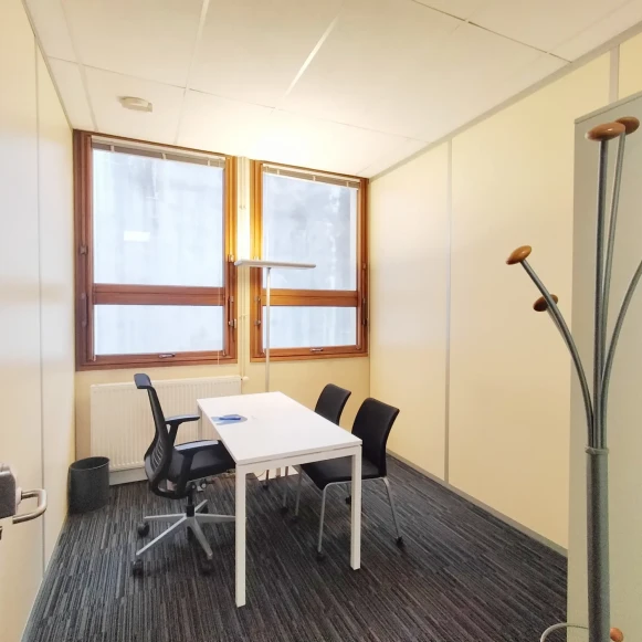 Bureau privé 10 m² 1 poste Coworking Rue du Guesclin Nantes 44000 - photo 3