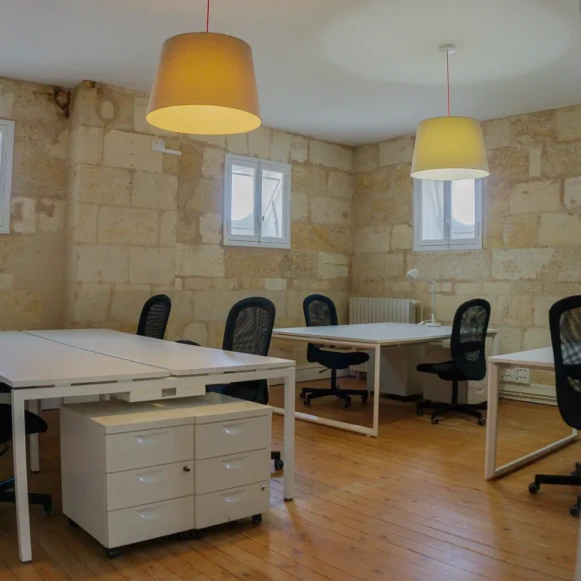 Bureau privé 35 m² 8 postes Coworking Rue Crozilhac Bordeaux 33000 - photo 3