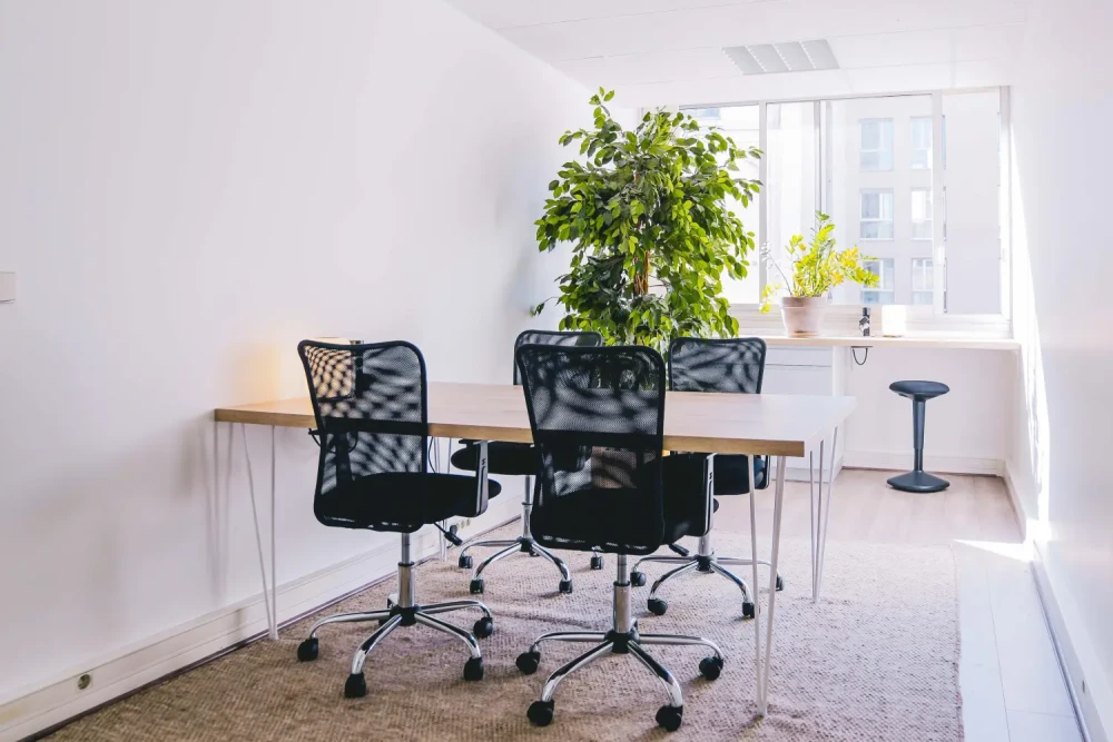 Espace indépendant - 75010 - 23 postes - 2300€