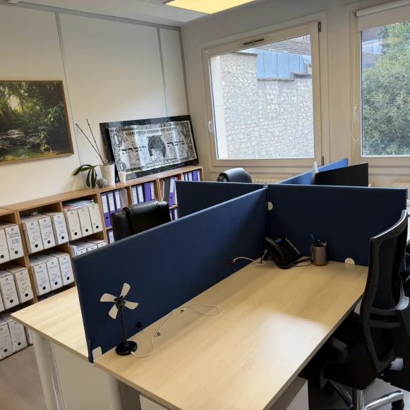 Bureau privé 25 m² 4 postes Location bureau Rue de Saussure Paris 75017 - photo 1