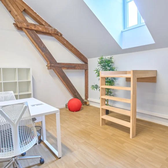 Bureau privé 17 m² 6 postes Coworking Cour des Cigarières Strasbourg 67000 - photo 11