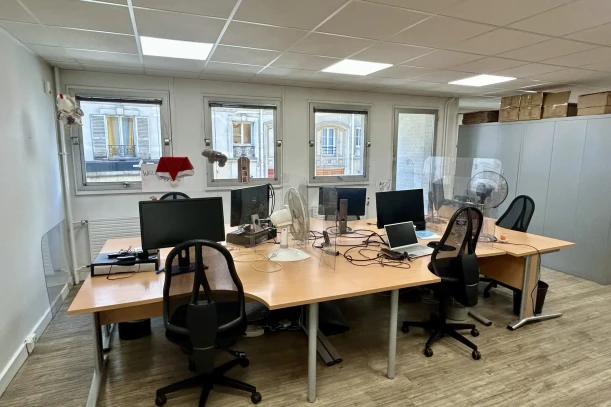 Espace indépendant - 75018 - 30 postes - 4900€
