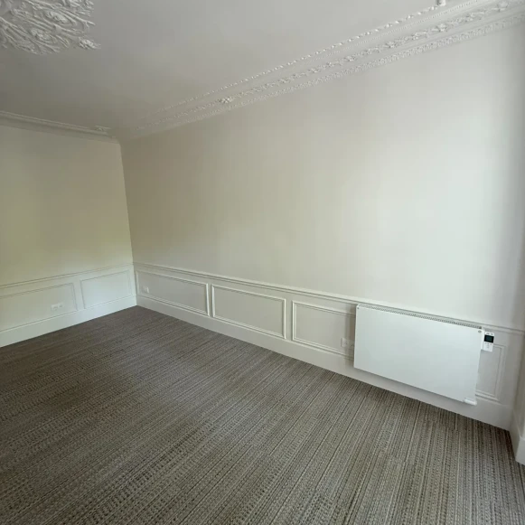 Bureau privé 33 m² 6 postes Location bureau Avenue Denfert Rochereau Paris 75014 - photo 6