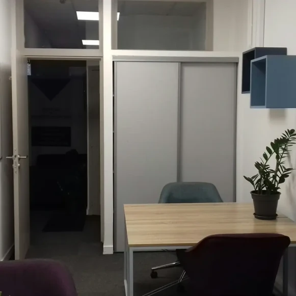Bureau privé 13 m² 3 postes Location bureau Place de la Bourse Lyon 69002 - photo 2