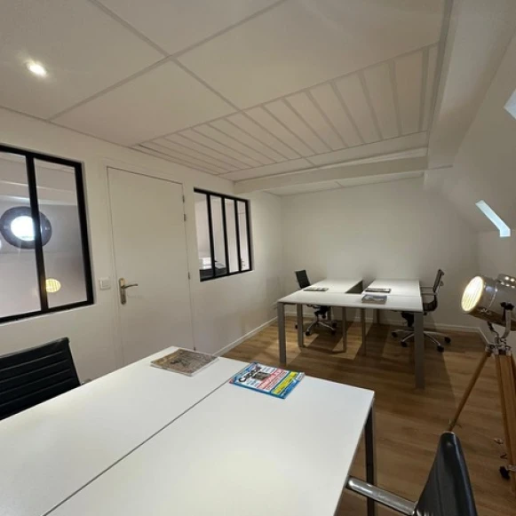 Bureau privé 24 m² 5 postes Location bureau Quai Aulagnier Asnières-sur-Seine 92600 - photo 2