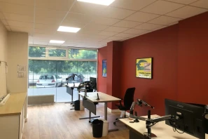 Open Space - 69600 - 5 postes - 580€