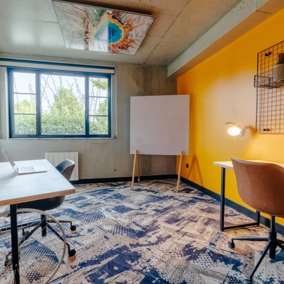 Bureau privé 12 m² 2 postes Coworking Avenue Halley Villeneuve-d'Ascq 59650 - photo 4