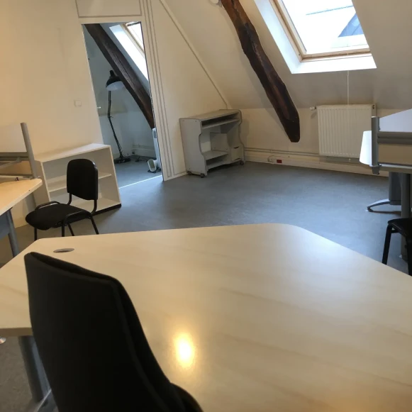 Bureau privé 29 m² 3 postes Coworking Rue de la Préfecture Tours 37000 - photo 6