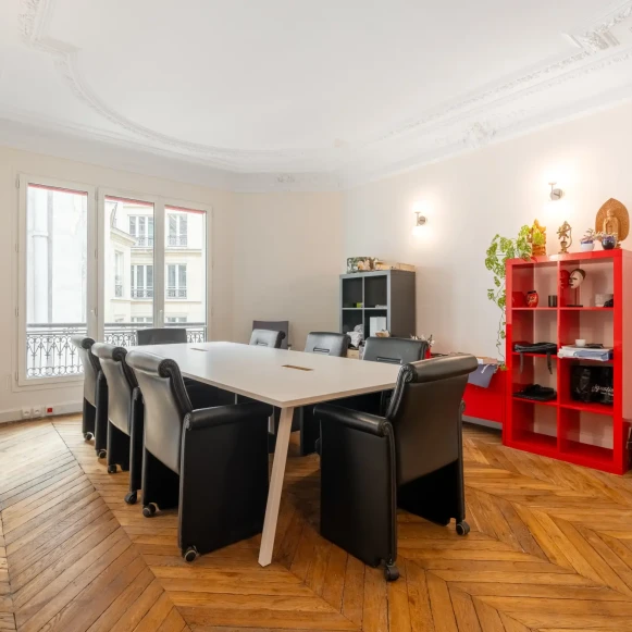 Bureau privé 50 m² 10 postes Location bureau Rue La Fayette Paris 75009 - photo 6