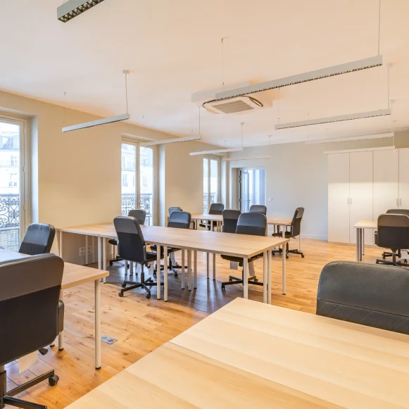 Bureau privé 50 m² 18 postes Location bureau Boulevard de Sébastopol Paris 75002 - photo 1