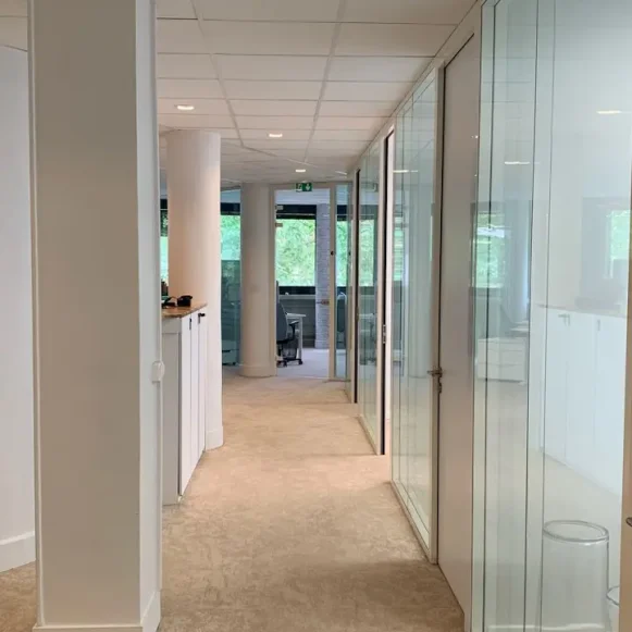 Bureau privé 10 m² 2 postes Coworking Avenue de Villiers Paris 75017 - photo 5
