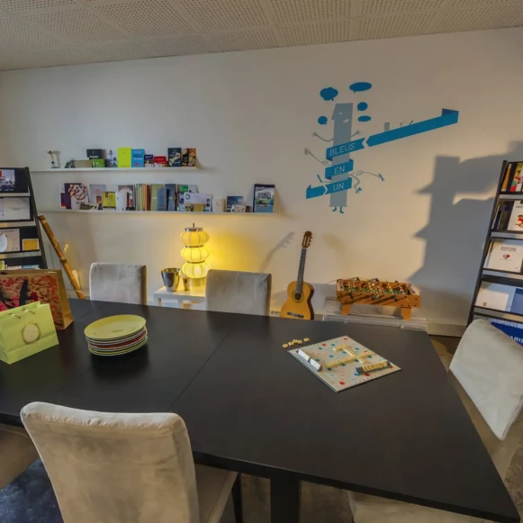 Bureau privé 43 m² 6 postes Coworking Rue des Hauts Guibouts Bry-sur-Marne 94360 - photo 2