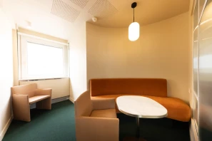 Open Space - 75007 - 5 postes - 600€