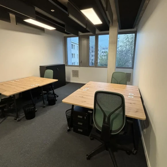 Bureau privé 30 m² 4 postes Coworking Rue Edouard Mignot Reims 51100 - photo 1