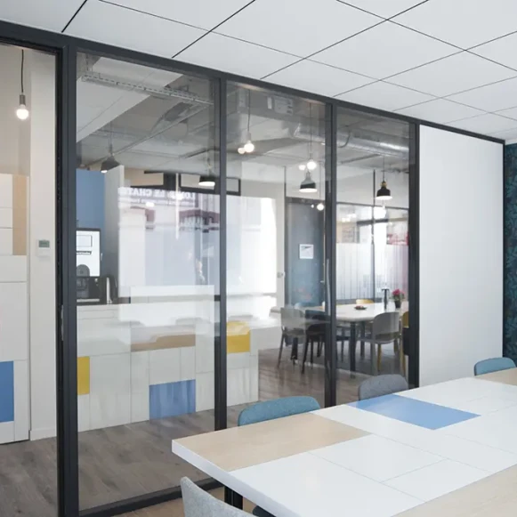 Bureau privé 16 m² 4 postes Coworking Rue du Commandant Fuzier Lyon 69003 - photo 3
