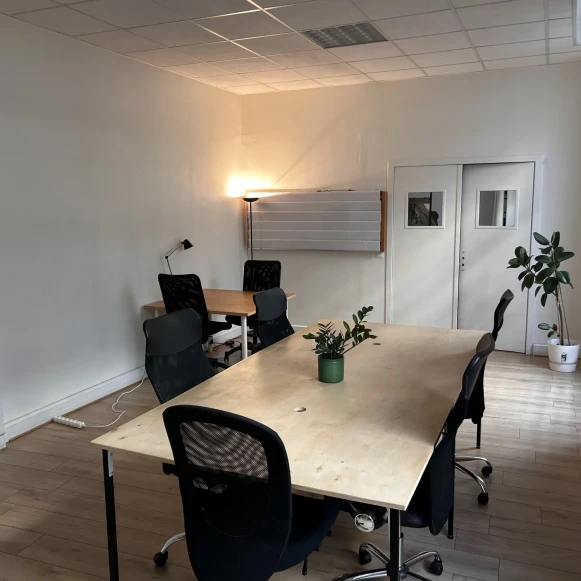 Bureau privé 30 m² 4 postes Location bureau Rue des Jeuneurs Paris 75002 - photo 4