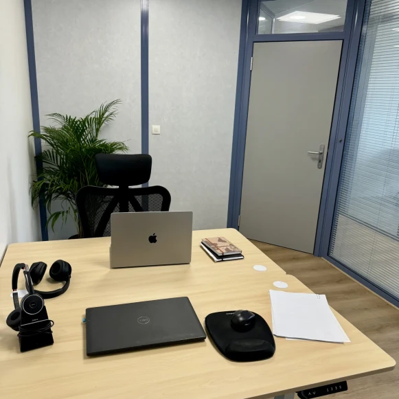 Bureau privé 14 m² 2 postes Location bureau Boulevard de Strasbourg Lille 59000 - photo 2