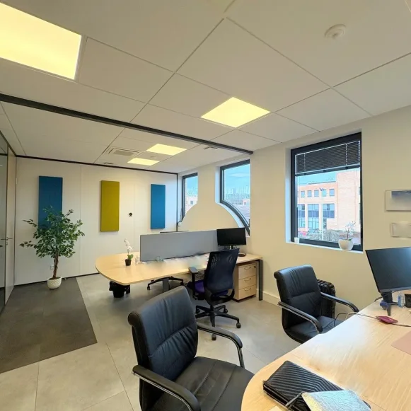 Bureau privé 25 m² 3 postes Location bureau Boulevard de la Paix Saint-Germain-en-Laye 78100 - photo 1
