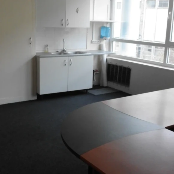 Bureau privé 60 m² 12 postes Coworking Avenue de Verdun Trilport 77470 - photo 2