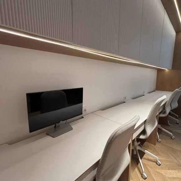 Bureau privé 20 m² 7 postes Location bureau Rue de Constantinople Paris 75008 - photo 1
