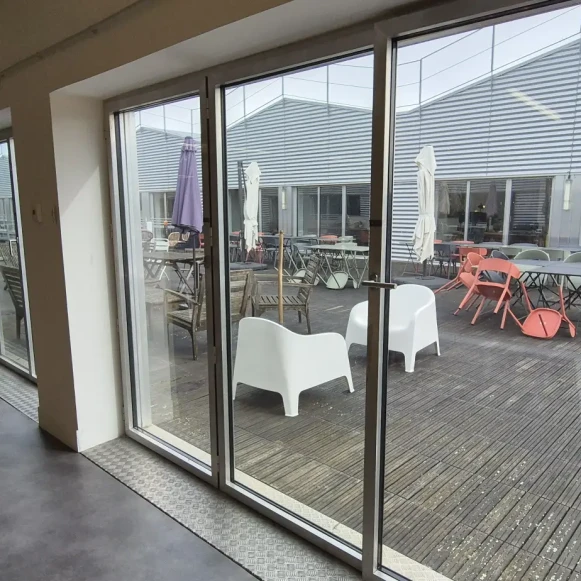 Bureau privé 20 m² 2 postes Coworking Rue Marc Sangnier Bègles 33130 - photo 2