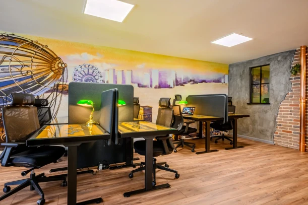 Open Space - 25200 - 7 postes - 350€