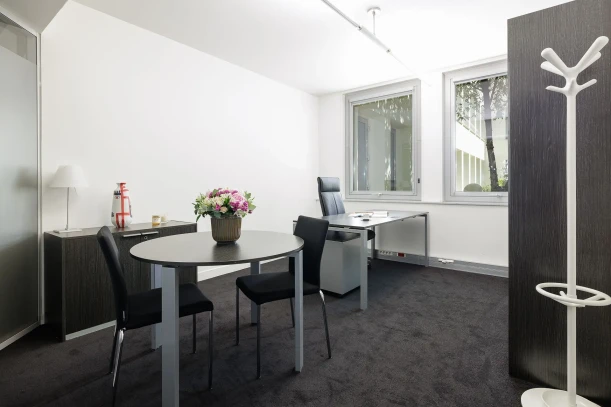 Bureau privé - 75008 - 3 postes - 2900€