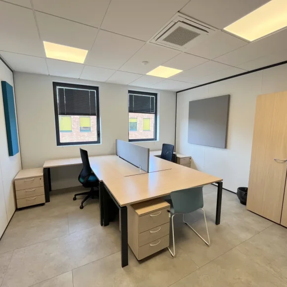 Bureau privé 15 m² 2 postes Location bureau Boulevard de la Paix Saint-Germain-en-Laye 78100 - photo 1