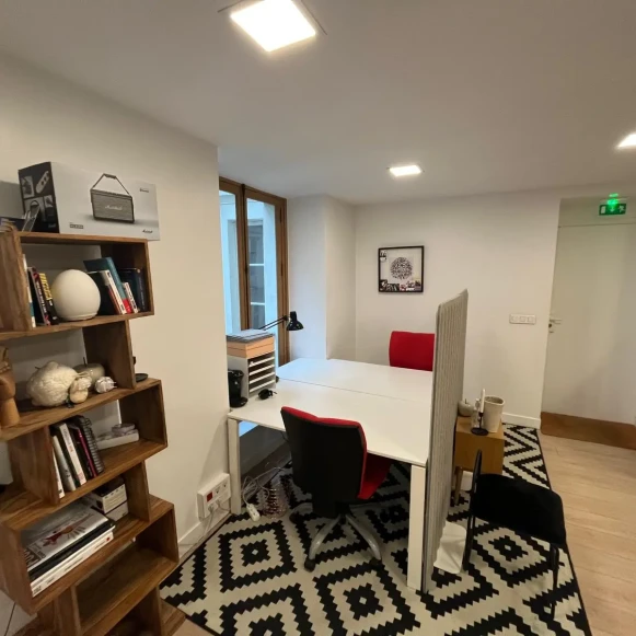 Bureau privé 12 m² 2 postes Location bureau Rue Montmartre Paris 75002 - photo 1