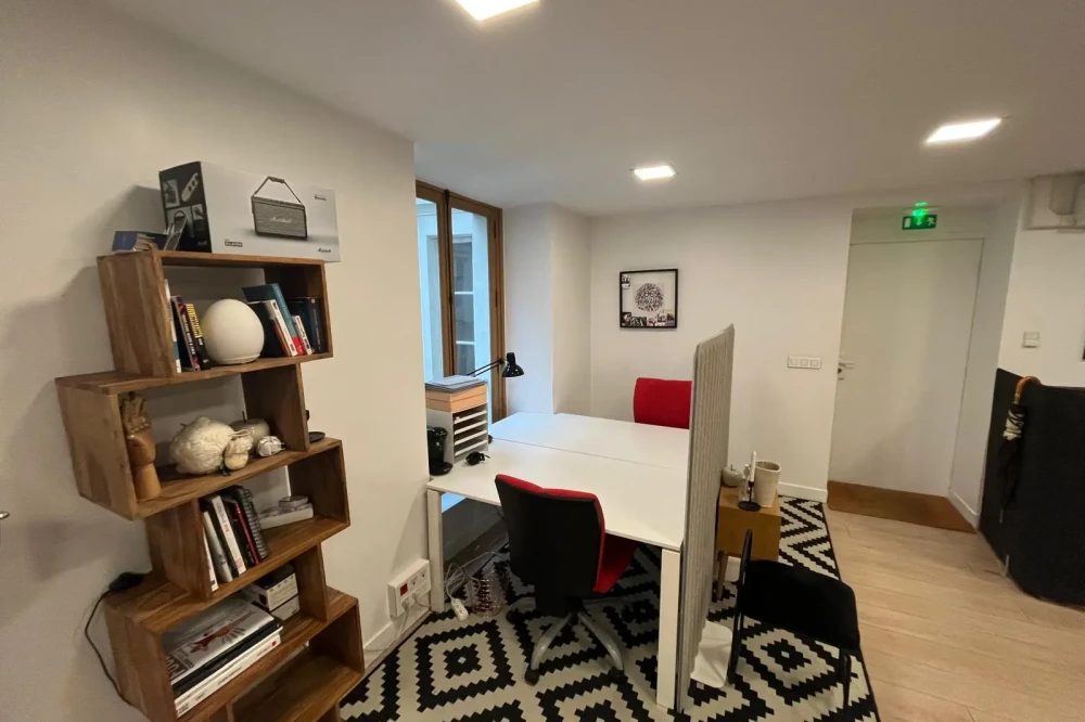 Bureau privé - 75002 - 2 postes - 800€