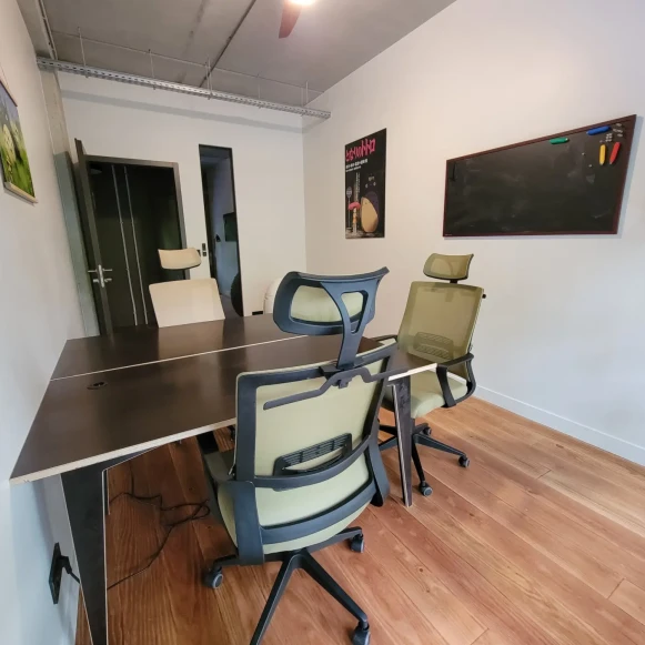 Bureau privé 14 m² 3 postes Coworking Rue Lénine Ivry-sur-Seine 94200 - photo 5