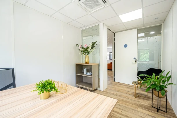 Bureau privé - 44300 - 2 postes - 701€