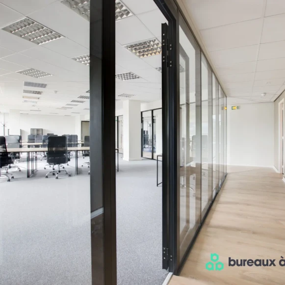 Bureau privé 105 m² 26 postes Coworking Rue Royale Saint-Cloud 92210 - photo 2