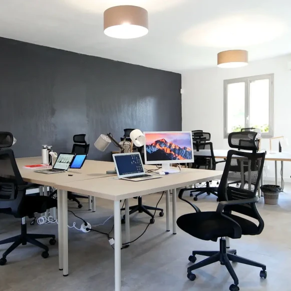 Open Space  10 postes Coworking Rue du Lieutenant Parayre Aix-en-Provence 13290 - photo 1